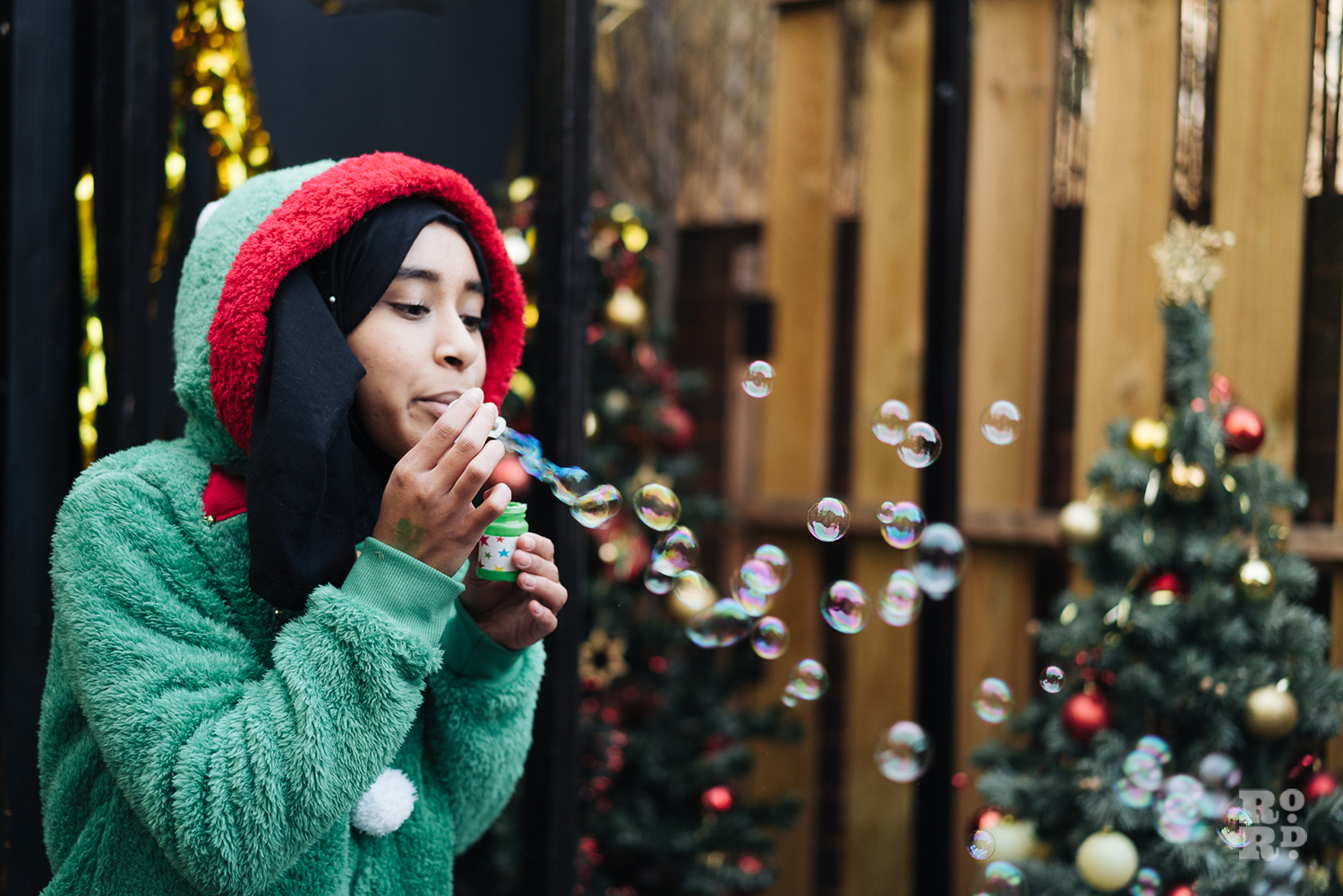 Elf blowing bubbles at Roman Road Christmas Fair 2016