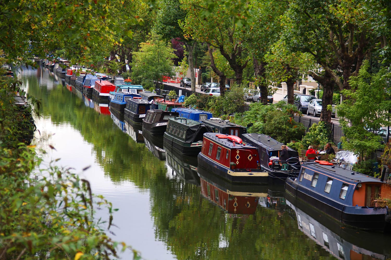 barges on regents canal