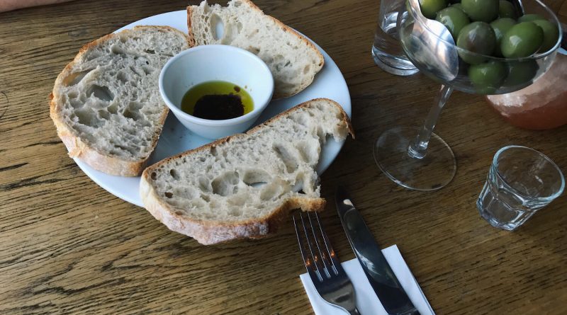 A starter dish of bread and balsamic olive oil at Bacaro