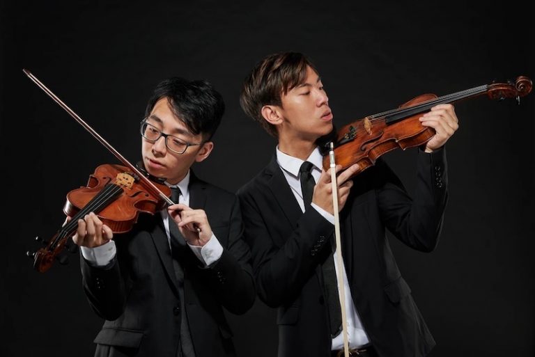TwoSet violinists